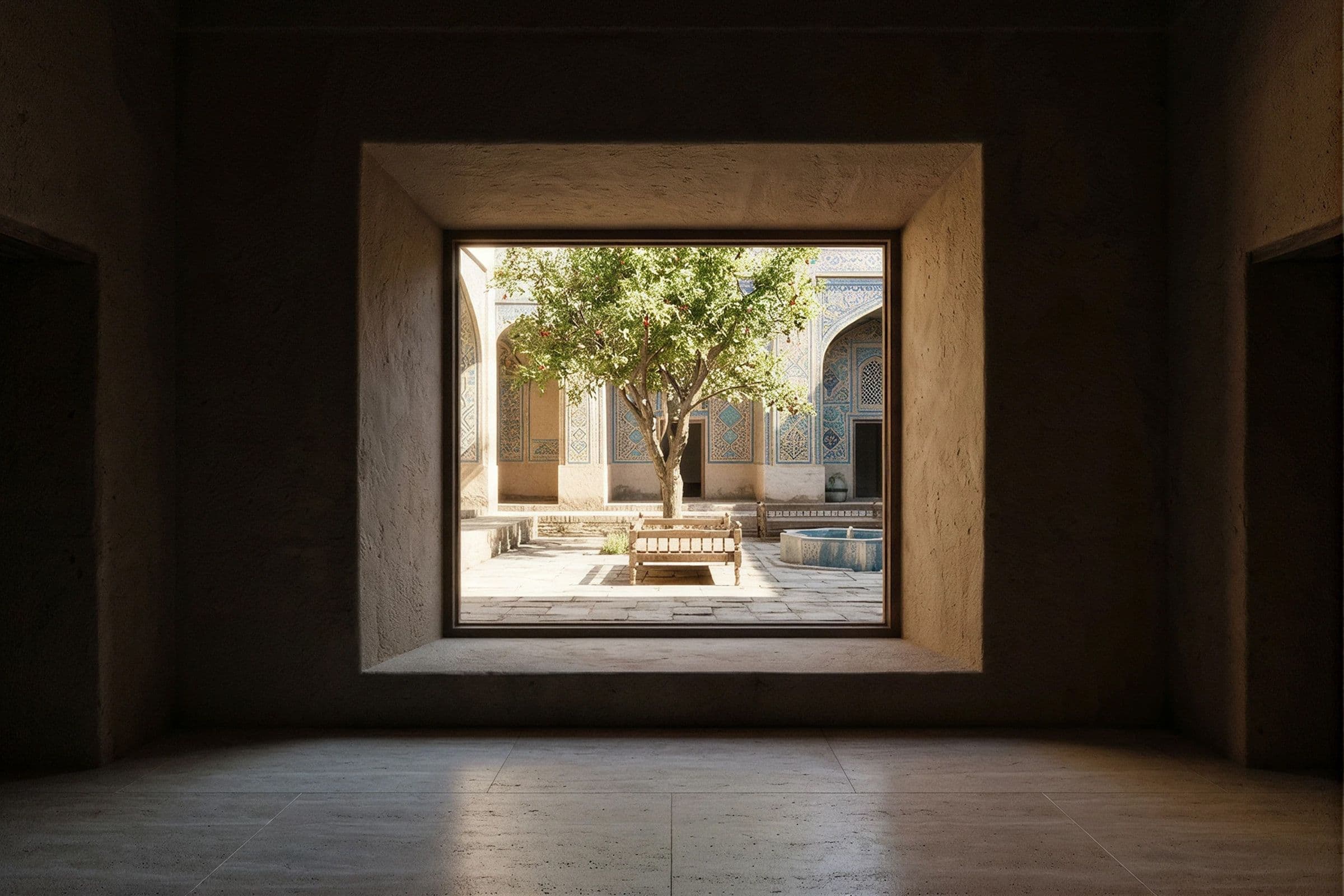 Registan House — chuqur deraza oʻymasi orqali koʻringan hovli